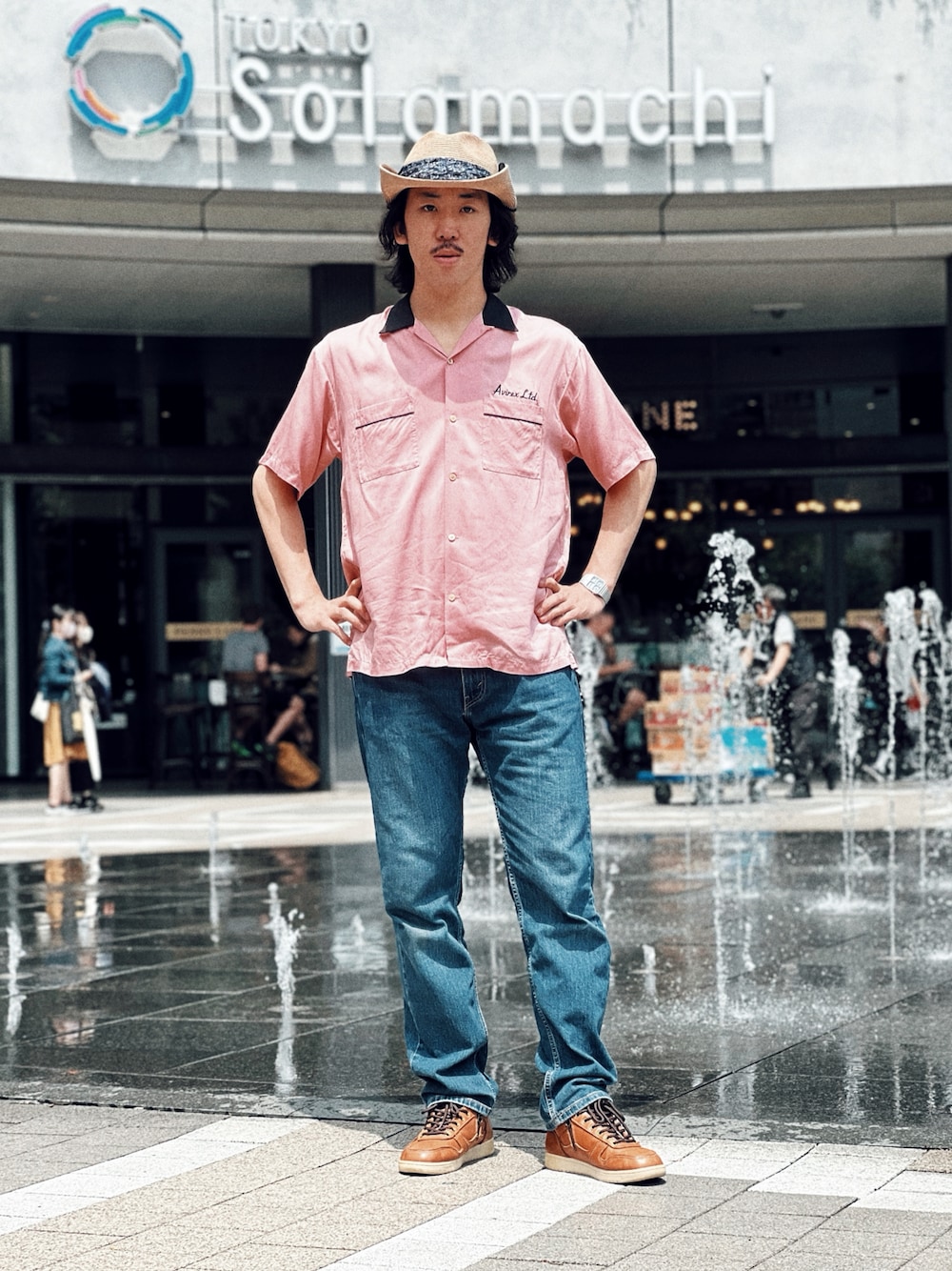「VANS、デニムパンツ、リーバイス、AVIREX、OVERRIDE、中折れハット、帽子、ハット、カジュアルコーデ、お洒落さんとつながりたい、夏コーデ、オープンカラーシャツ、春夏コーデ、アメカジ、ピンク」｜「AVIREXの《直営店限定》BOWLING SHIRT MIAMI / ボーリング シャツ マイアミ / AVIREX / アヴィレックス（シャツ/ブラウス、ピンク系）」を使った、RANRANさん（メンズ・185cm）の春コーディネートの1枚目の写真