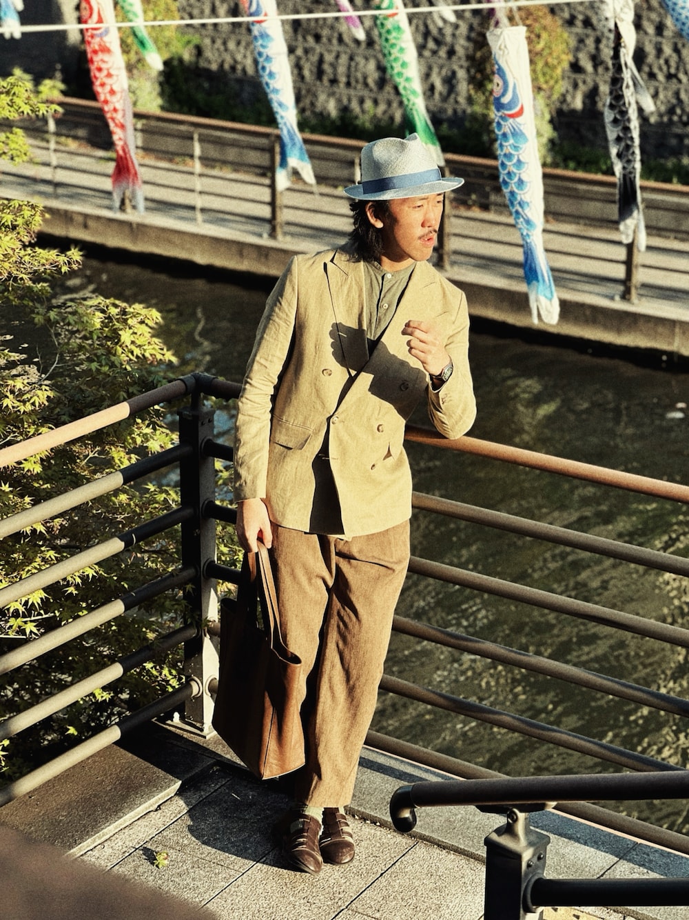 「春夏コーデ、シンプル、ダブルジャケット、ジャケット、夏コーデ、春コーデ、リネン、中折れハット、ハット、OVERRIDE、おしゃれさんと繋がりたい、ZARA、旅行、オトナカジュアル、いいね、save、フォローお願いします🤑」｜「ZARAのアイテム（テーラードジャケット、ベージュ系）」を使った、RANRANさん（メンズ・185cm）の春コーディネートの1枚目の写真