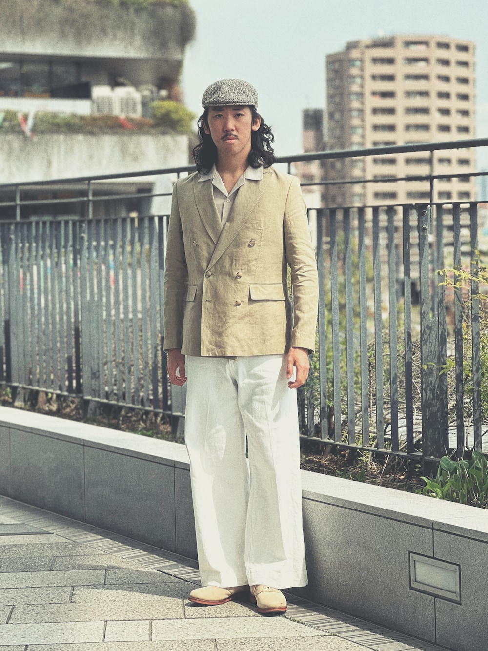 「ハンチング、帽子、春夏コーデ、夏コーデ、最近のいい感じコーデ、お洒落さんとつながりたい、ワイドパンツ、ユニクロ、ZARA、OVERRIDE、テーラードジャケット、初夏コーデ、ootd、ダブルジャケット、リネン」｜「OVERRIDEのOVERRIDE  OGC GIMA KNIT HUNTING / オーバーライド（ハンチング/ベレー帽、グリーン系）」を使った、RANRANさん（メンズ・185cm）の春コーディネートの1枚目の写真