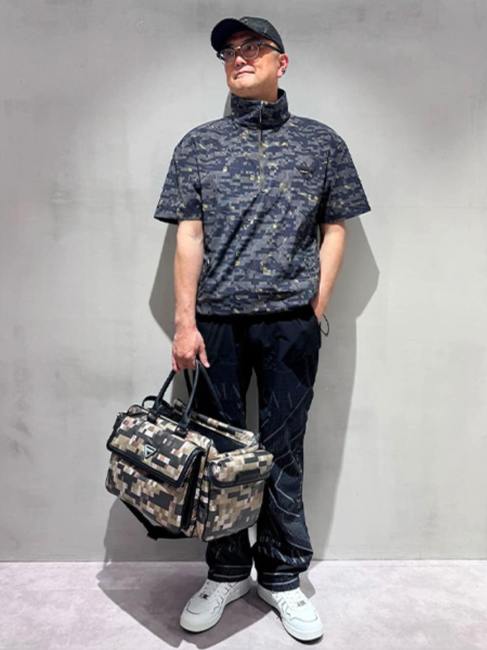 MARK & LONAのボストンバッグを使った人気ファッションコーディネート