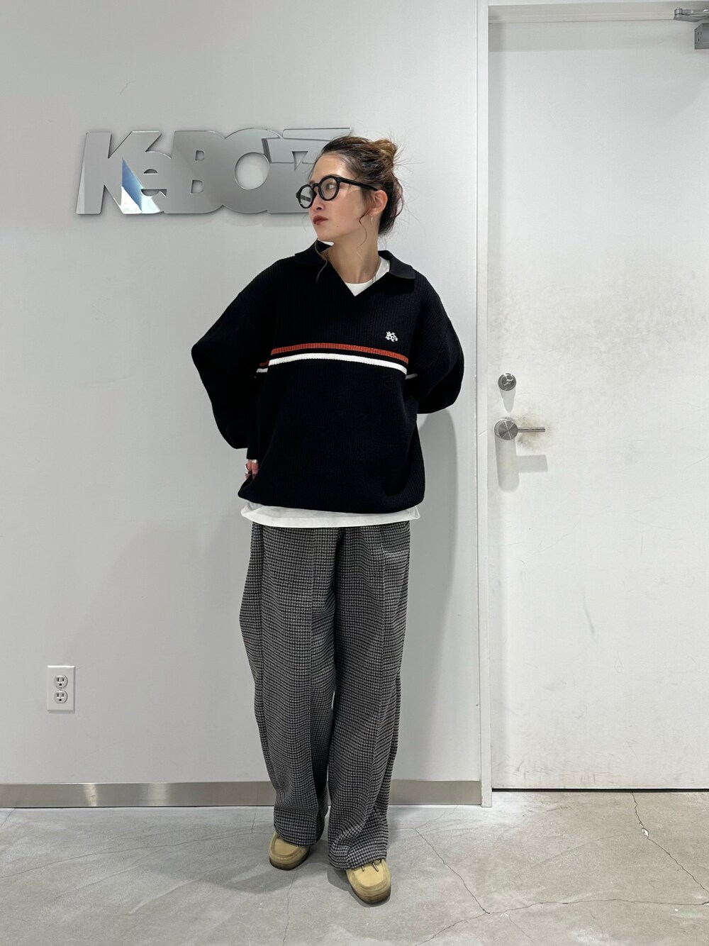 「keboz、冬コーデ、ニット、ツイードパンツ、トラッドスタイル」｜「KEBOZのSKIPPER KNIT（ニット/セーター、ブラック系）」を使った、CHiHOさん（レディース・157cm）の冬コーディネートの1枚目の写真