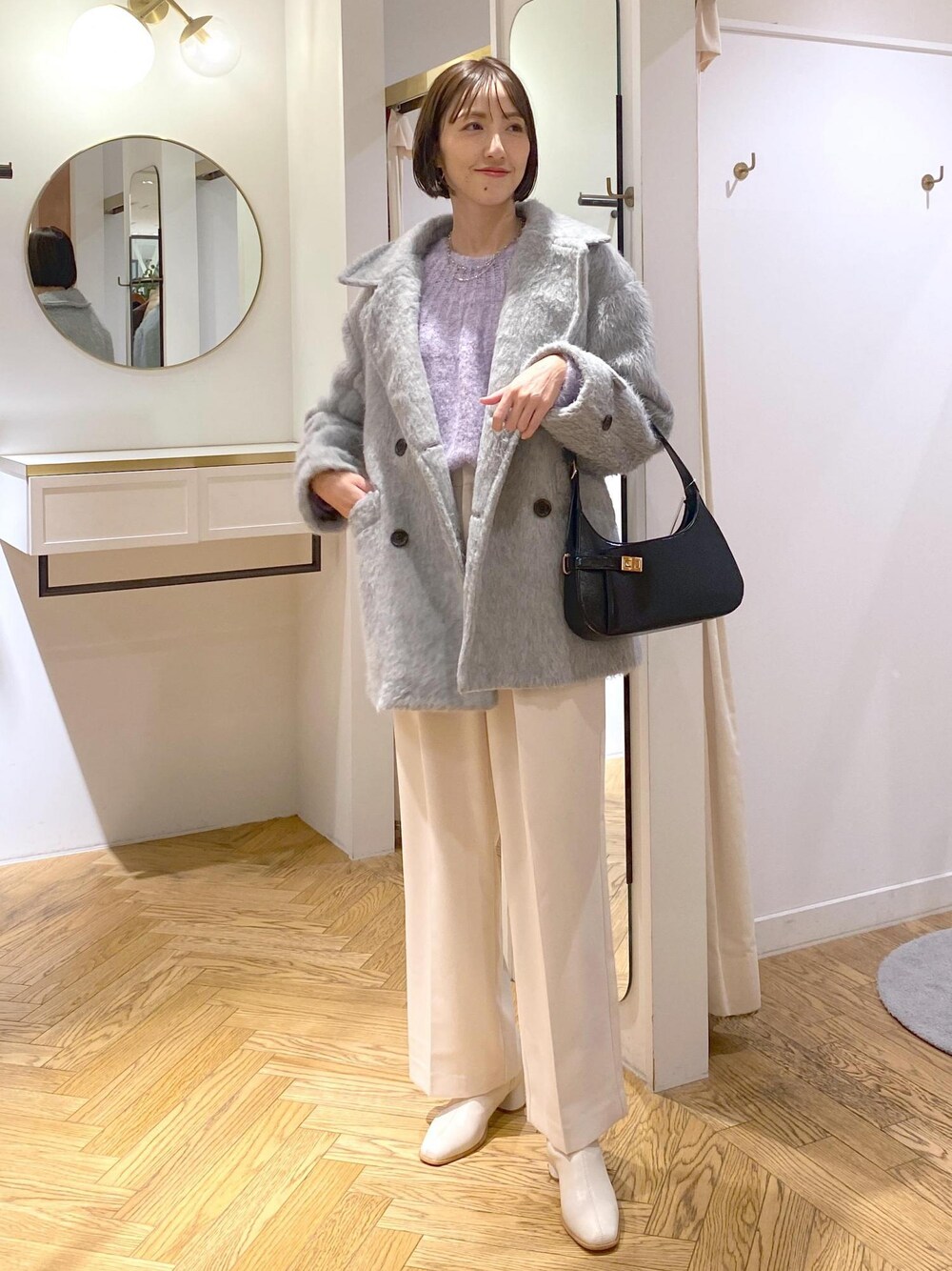 「淡色、淡色コーデ、カラーニット、羽織り、アウター、コート、ワイドパンツ、ショートブーツ、大人シンプル、きれいめカジュアル、きれいめシンプル、ママコーデ、高身長コーディネート、アラフォーママ、お出かけ」｜「Juzeのストレッチヒールショートブーツ（ブーツ、ホワイト系）」を使った、eric08さん（レディース・166cm）の冬コーディネートの1枚目の写真