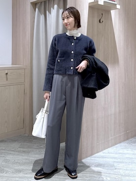 「アイテム（スラックス、グレー系）」を使った、eric08さん（レディース・166cm）の秋コーディネート