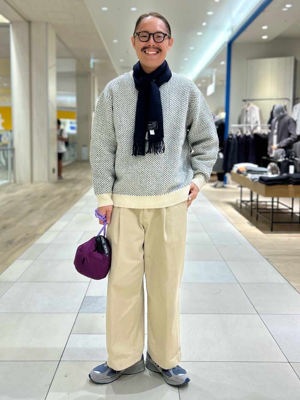 「メンズファッション、休日コーデ、カジュアル、お洒落さんとつながりたい、大人カジュアル、クリスマスに着たい服、ニット、ジャガードニット、ジャガード、30代コーデ、きれいめカジュアル、NOLLEY'S、TAION、冬コーデ、マフラー」｜「NOLLEY'S goodmanの【WORK ABOUT/ワークアバウト】ジャカード プルオーバーニット（ニット/セーター、ホワイト系）」を使った、MIZUTAさん（メンズ・174cm）の冬コーディネートの1枚目の写真