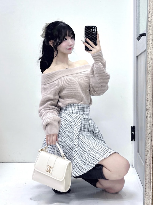 もちもちラメパールビジュー付オフショルニット