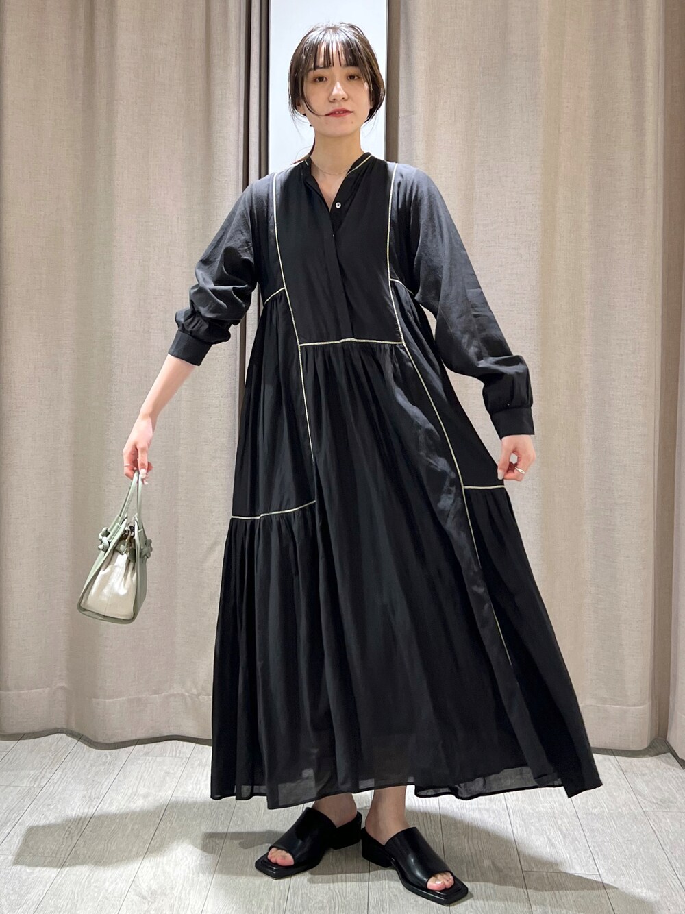 「ワンピース、ティアード、マキシ丈ワンピース、高身長女子、ブラックコーデ、ワントーンコーデ、コットン、サンダル、レース」｜「CAPRICIEUX LE'MAGEのバイカラーレースティアードワンピース（ワンピース、ブラック系）」を使った、harunaさん（レディース・165cm）の夏コーディネートの1枚目の写真
