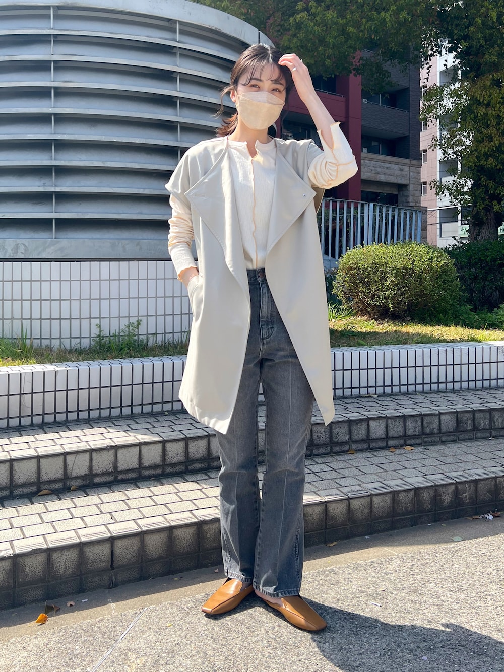 「春夏コーデ、オトナ女子、カジュアル、オーバーサイズ、春アウター、ベスト、淡色コーデ、シンプルコーデ、ロンT、フレアデニム、Wrangler、AgAwd、高身長女子、トレンド」｜「CAPRICIEUX LE'MAGEのオーバーベスト（ベスト、ベージュ系）」を使った、harunaさん（レディース・165cm）の春コーディネートの1枚目の写真