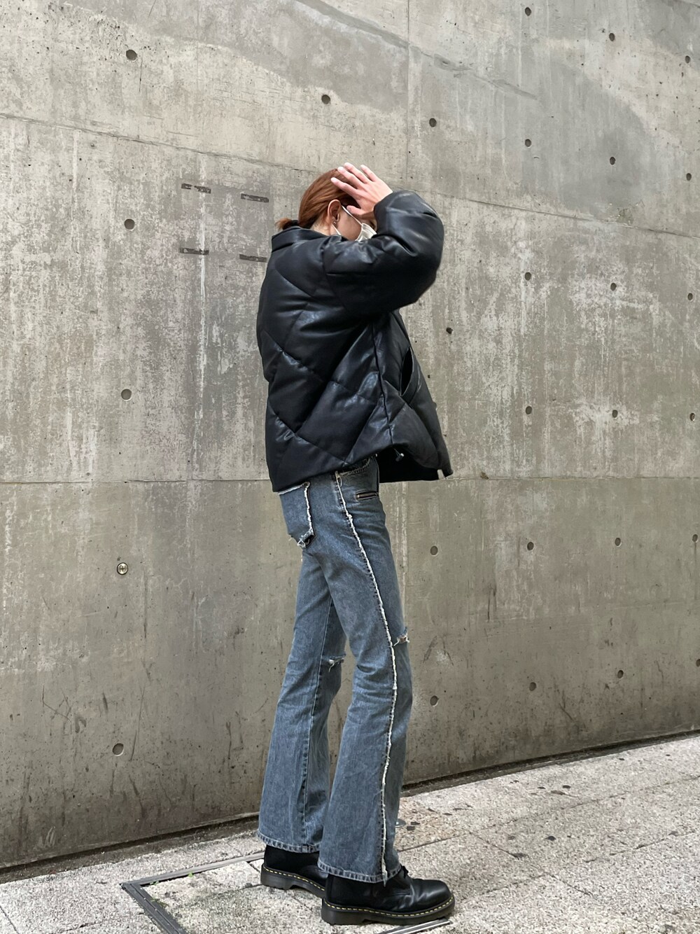 「休日コーデ、お洒落さんとつながりたい、冬のコーデ、韓国ファッション、シンプル、レディース男子、ブーツカットパンツ、韓国ブランド」｜「Dr. MartensのDr.Martens / ドクターマーチン 1460 8EYEBOOT 8ホール ブーツ シューズ（ブーツ、ブラック系）」を使った、ウェア太郎さん（メンズ・176cm）の冬コーディネートの1枚目の写真