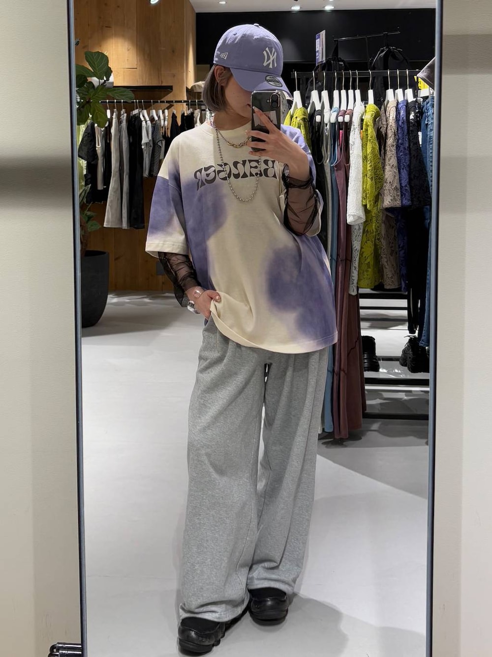 「ガーリー、個性派、モード、カジュアル、メンズライク、スウェット、PAGEBOY、PBLIM」｜「PAGEBOYの【NEWERA】9TWENTY（キャップ、パープル系）」を使った、pisさん（レディース・157cm）の夏コーディネートの1枚目の写真