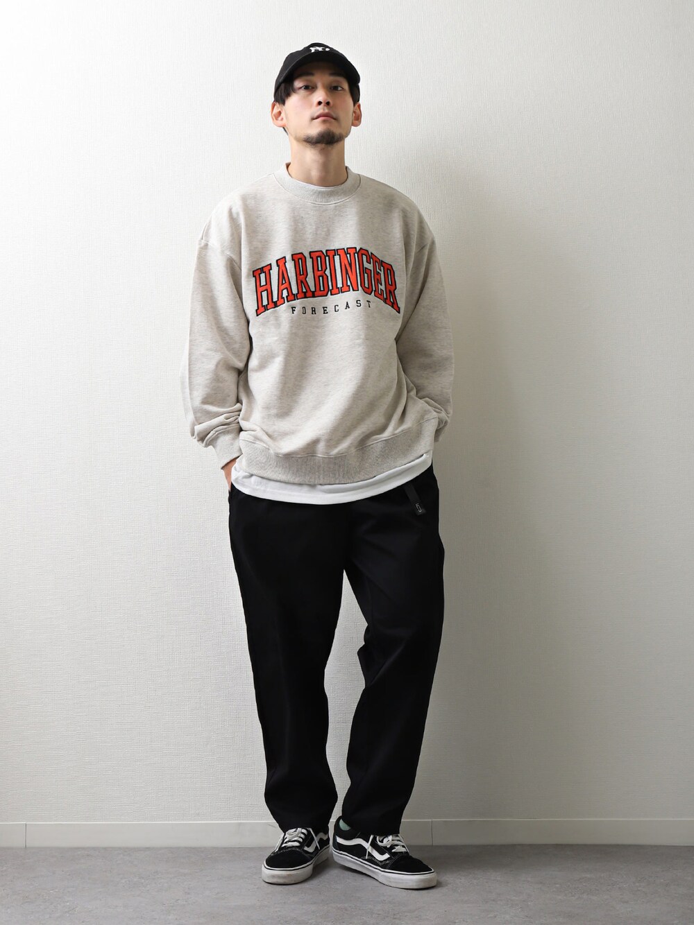 「春、ラクチンコーデ、シンプル、春カラー、スウェット、クライミングパンツ、キャップ、VANS、スニーカー、大人カジュアル、春服みてみて」｜「NEW ERAのニューエラ キャップ サイズ調整 9FORTY NEW ERA（キャップ、ブルー系）」を使った、ZIP FIVE【Official】さん（メンズ・178cm）の春コーディネートの1枚目の写真