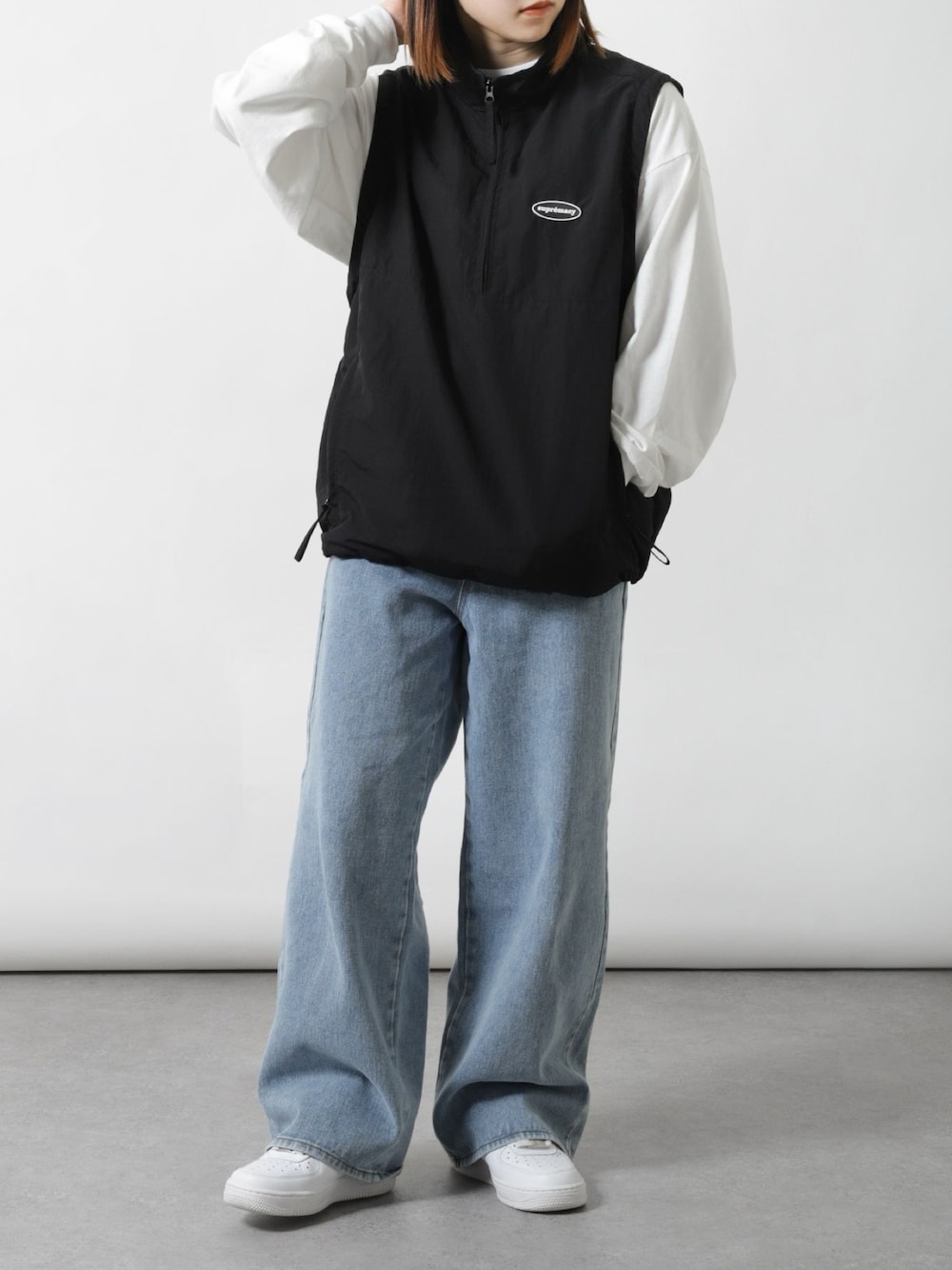 「カジュアルコーデ、古着MIX、スニーカー、デニム、ベスト、休日スタイル、メンズファッション、ootd、着回しコーデ、ストリート、今日のコーデ、アウター、春アウター」｜「ZIP FIVEの【2WAY仕様】タスランナイロンスタンドカラーナイロンブルゾン+ベスト（ナイロンジャケット、ブラック系）」を使った、ZIP FIVE【Official】さん（レディース・163cm）の冬コーディネートの1枚目の写真