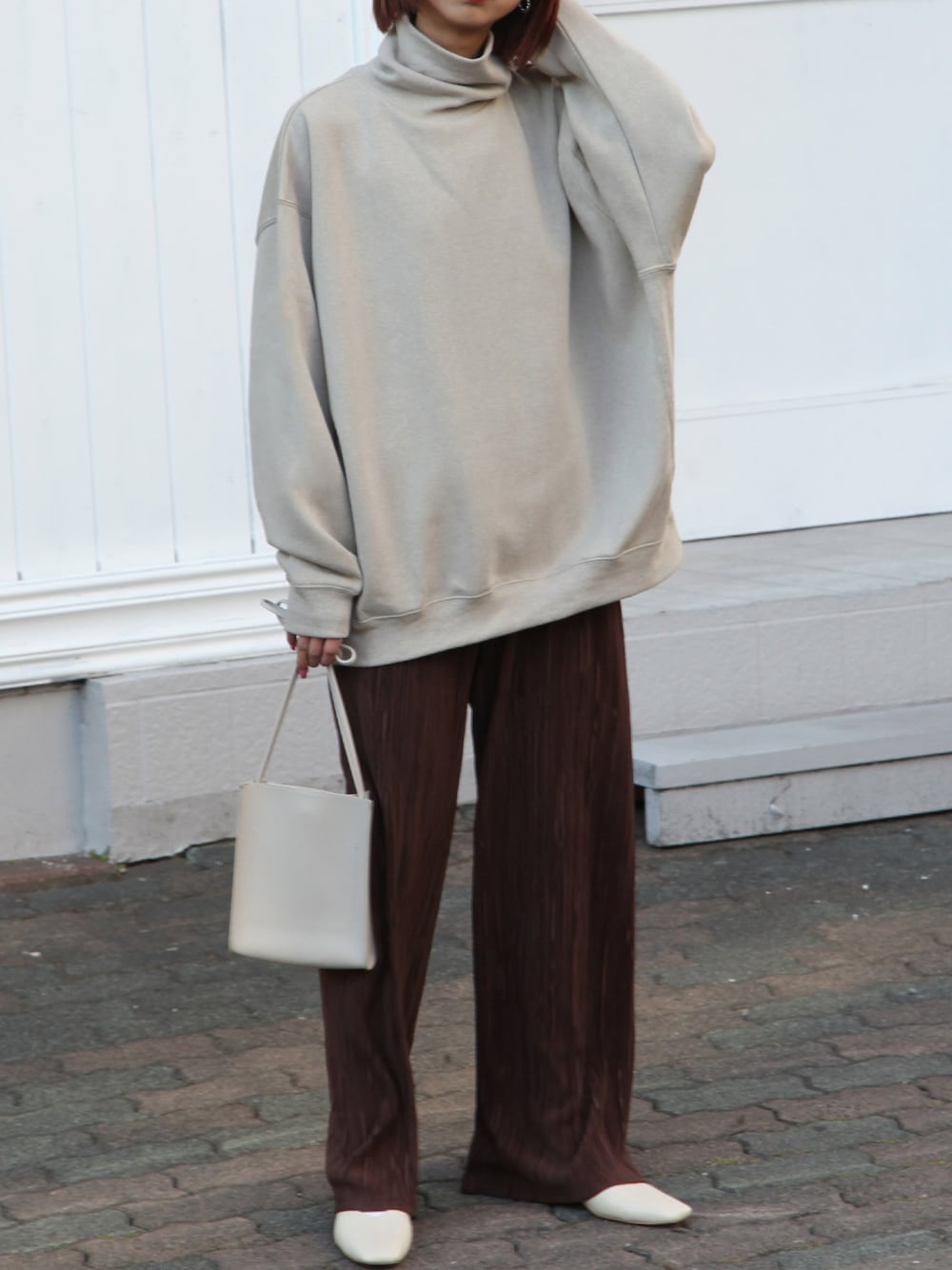 「ベージュ、シンプルコーデ、きれいめカジュアル、秋服準備はじめました、ビッグシルエット、ootd、ビックシルエット、秋のコーデ、スウェット、ファッションの力を信じよう」｜「ZIP FIVEの【高密度】ピリング加工 裏起毛ビッグシルエットタートル【ユニセックス】（スウェット、ベージュ系）」を使った、ZIP FIVE【Official】さん（レディース・160cm）の秋コーディネートの1枚目の写真