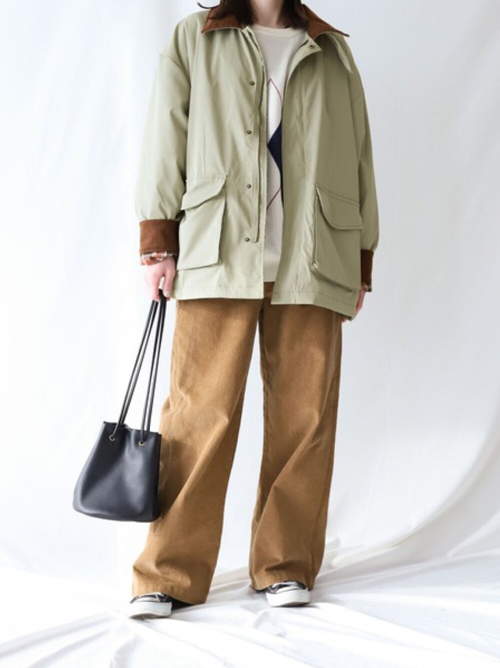 「ハンティングジャケット、春服コーデ、春服デビュー宣言、今日のコーデ、春服みてみて、春服、ミニタリー、ミニタリージャケット、春ニット、ブラウン、ベージュ、スニーカー、休日スタイル、休日コーデ」｜「UNCORDの【UNCORD】Hunting work jacket/ハンティング　ワークジャケット（ブルゾン、ベージュ系）」を使った、ZIP FIVE【Official】さん（レディース・163cm）の春コーディネートの1枚目の写真