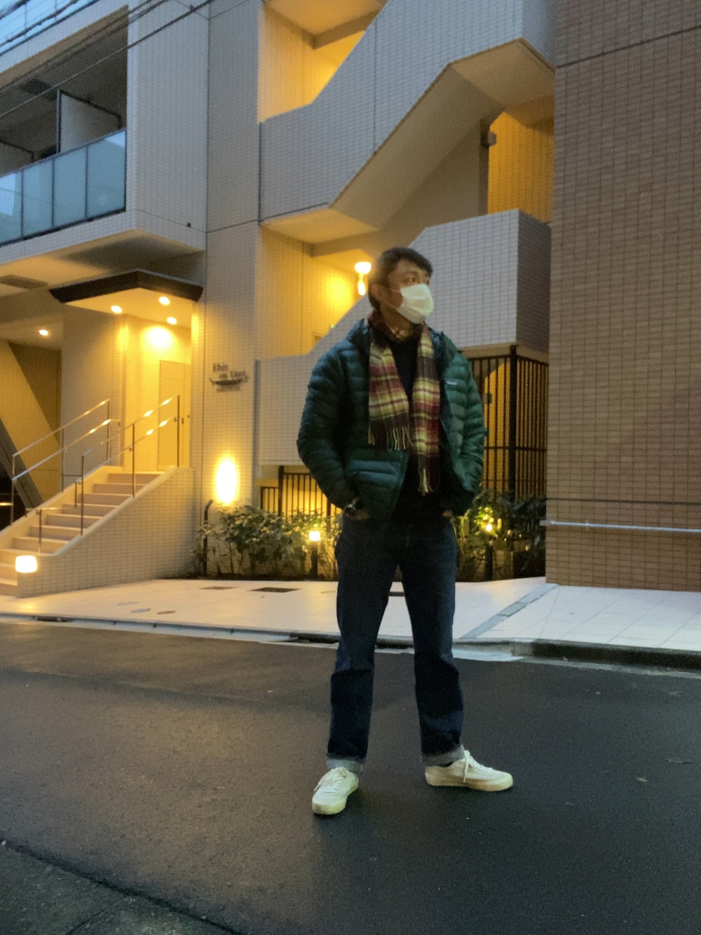 「アウトドアスタイル、パタゴニア、シンプルコーデ、冬コーデ、大人カジュアル、私の推しブランド、デニム、スニーカーコーデ」｜「lastresortのアイテム（スニーカー、ベージュ系）」を使った、manpou1984さん（メンズ・175cm）の冬コーディネートの1枚目の写真