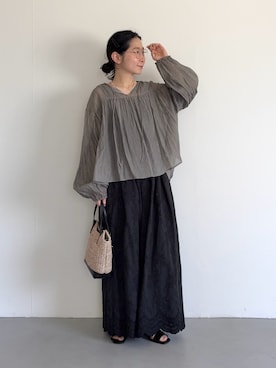 「かぐれ（カグレ）のエンブロイダリーギャザーパンツ（その他パンツ、ブラック系）」を使った、西野きよさん（レディース・152cm）の春コーディネート
