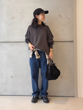 「POMTATA（ポンタタ）のPOMTATA　OTIS envan tote S（ハンドバッグ）」を使った、西野きよさん（レディース・152cm）の秋コーディネート