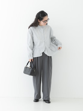 「URBAN RESEARCH Sonny Label（アーバンリサーチサニーレーベル）の『WEB限定』スタンドカラーフリルペプラムブラウス（シャツ/ブラウス、ホワイト系）」を使った、西野きよさん（レディース・152cm）の秋コーディネート