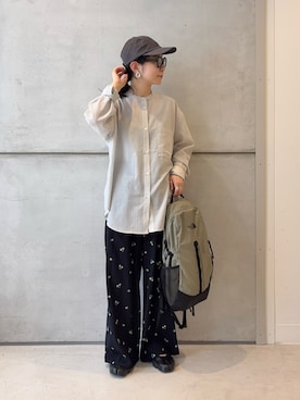 「URBAN RESEARCH DOORS（アーバンリサーチドアーズ）のTHE NORTH FACE　MAYFLY PACK 22（バックパック/リュック、グレー系）」を使った、西野きよさん（レディース・152cm）の春コーディネート