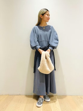 「ワンピース×スニーカー」｜「アイテム（スリッポン）」を使った、今日の西野さん（レディース・152cm）の秋コーディネート
