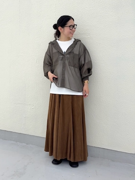 「URBAN RESEARCH DOORS（アーバンリサーチドアーズ）のシアーフーディーシャツ | シアーシャツ/フードシャツ/羽織/UV対策/大人カジュアル（シャツ/ブラウス、グレー系）」を使った、西野きよさん（レディース・152cm）の夏コーディネート