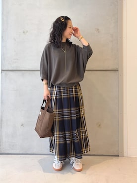 「アイテム（トートバッグ）」を使った、西野きよさん（レディース・152cm）の秋コーディネート