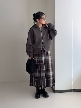 「URBAN RESEARCH（アーバンリサーチ）のダンボールコクーンパーカー（パーカー、グレー系）」を使った、西野きよさん（レディース・152cm）の秋コーディネート
