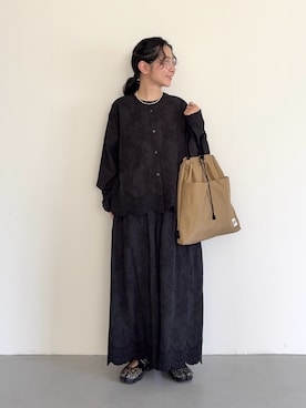 「かぐれ（カグレ）のエンブロイダリーブラウス（シャツ/ブラウス、ブラック系）」を使った、西野きよさん（レディース・152cm）の春コーディネート