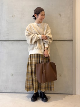 「アイテム（ヘアアクセサリー）」を使った、西野きよさん（レディース・152cm）の秋コーディネート