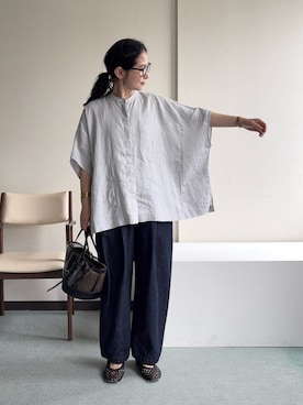「かぐれ（カグレ）のリネンスクエアケープシャツ（シャツ/ブラウス、グレー系）」を使った、西野きよさん（レディース・152cm）の夏コーディネート