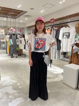 「アイテム（ボディバッグ/ウエストポーチ、シルバー系）」を使った、小林亜弥さん（レディース・158cm）の夏コーディネート