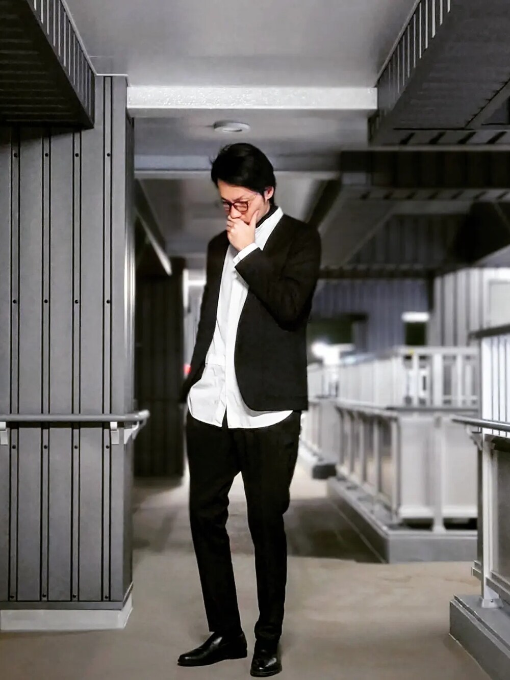 「フォーマル、春服みてみて、セットアップ、セットアップスタイル、ブラックセットアップ、メガネ男子、ootd」｜「MB×Adam et Ropeのアイテム（スラックス、ブラック系）」を使った、うーすけさん（メンズ・187cm）の春コーディネートの3枚目の写真