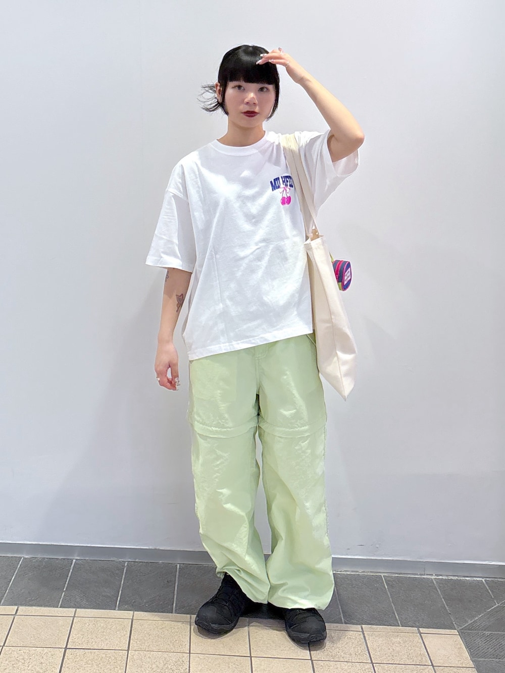 「MILKFED.のMELTY HEART FOAM PRINT WIDE S/S TEE（Tシャツ/カットソー、ホワイト系）」を使った、ちさん（レディース・152cm）の春コーディネートの1枚目の写真