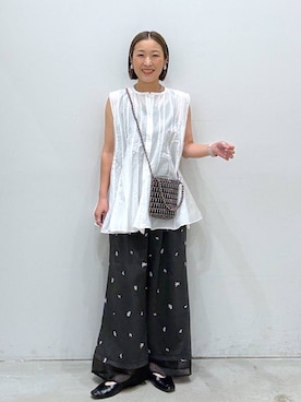 「LEPSIM（レプシィム）の《オフィスライン》シルク混ノースリブラウス　582196（シャツ/ブラウス、ホワイト系）」を使った、hiromiさん（レディース・158cm）の春コーディネート