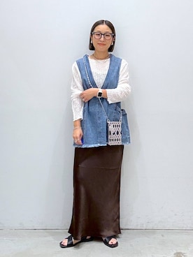 「LEPSIM（レプシィム）のストレッチサテンスカート　1049485（スカート、ブラウン系）」を使った、hiromiさん（レディース・158cm）の夏コーディネート