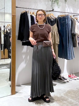 「LEPSIM（レプシィム）の《リネンライクドライシリーズ》プリーツスカート　664914（スカート、グレー系）」を使った、hiromiさん（レディース・158cm）の夏コーディネート