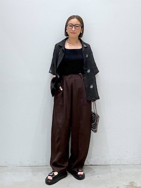 「LEPSIM（レプシィム）のベルトバックルクッションサンダル　638815（サンダル、ブラック系）」を使った、hiromiさん（レディース・158cm）の春コーディネート