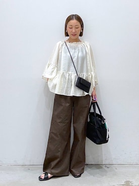 「LEPSIM（レプシィム）のストレートライトチノパンツ　1043153（その他パンツ、ブラウン系）」を使った、hiromiさん（レディース・158cm）の夏コーディネート