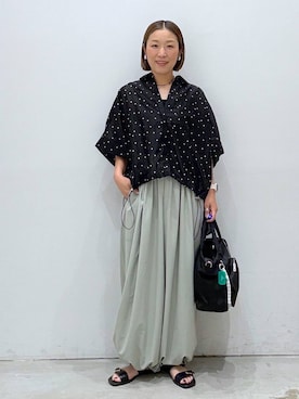 「LEPSIM（レプシィム）の裾ドロストアソートシャツSS　1023535（シャツ/ブラウス、ブラック系）」を使った、hiromiさん（レディース・158cm）の夏コーディネート