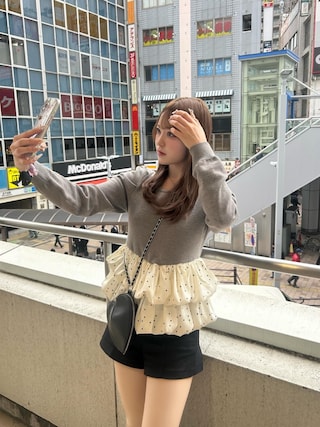 「Chico（チコ）の【SALON by Chico】ドットバルーンペプラムパワショルニット（ニット/セーター）」を使った、reiraさん（レディース・160cm）の春コーディネート