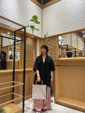 「KBF（ケイビーエフ）のバックオープンBIGシャツ（シャツ/ブラウス、ブラック系）」を使った、kotoneさん（レディース・165cm）の夏コーディネート