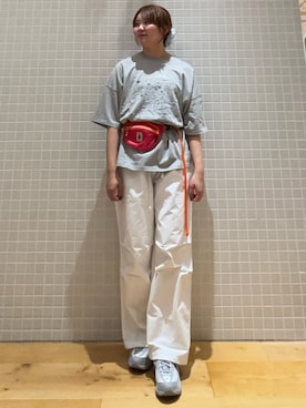 「KBF（ケイビーエフ）のオーバーサイズプリントTEE（Tシャツ/カットソー、グレー系）」を使った、kotoneさん（レディース・165cm）の夏コーディネート