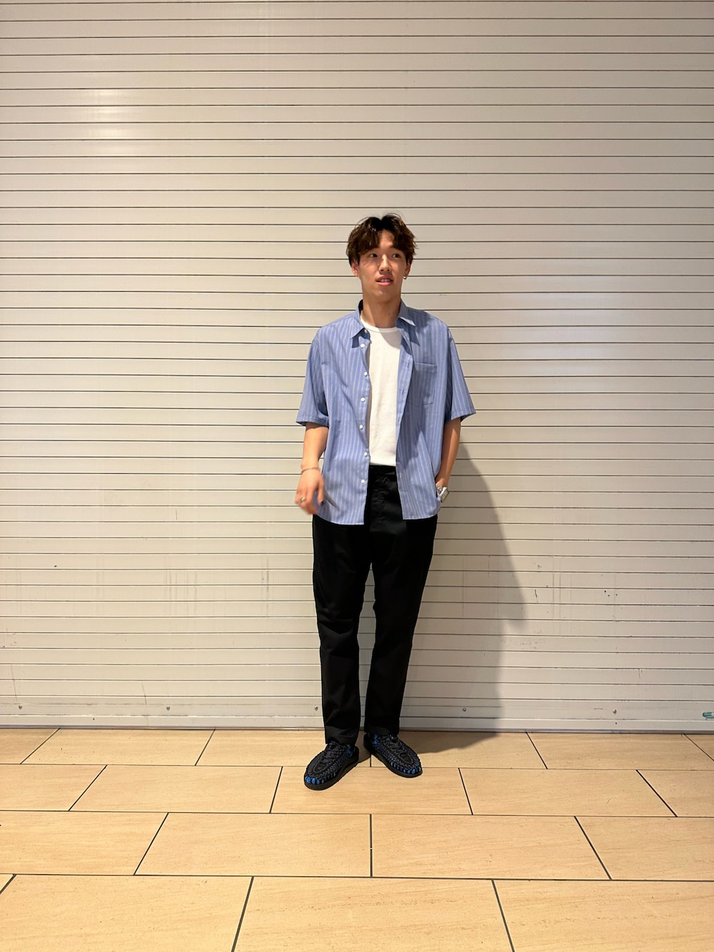 「このスタイルがお気に入り、夏コーデ、メンズファッション、カジュアルコーデ、大人カジュアル、CITYBOY、CityStyle、ブラック、お洒落さんとつながりたい、シャツ、キレイめ、タンクトップ、keen、インディゴ」｜「green label relaxingのアイテム（シャツ/ブラウス、ブルー系）」を使った、nagitoさん（メンズ・183cm）の夏コーディネートの1枚目の写真