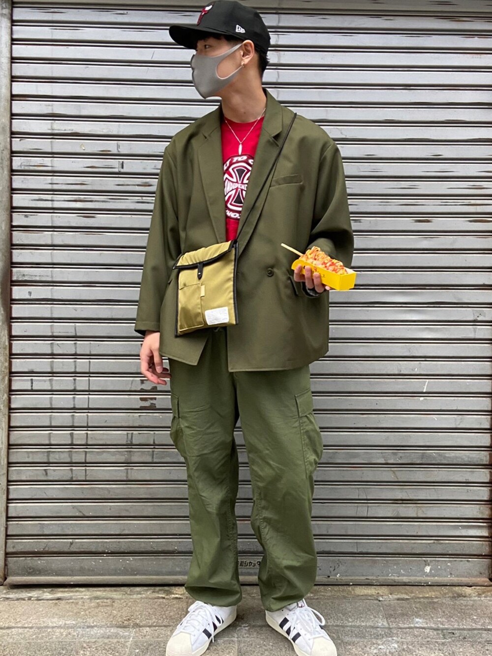 「休日コーデ、カジュアル、オーバーサイズ、レイヤードスタイル、メンズコーデ、メンズファッション、ootd、ミリタリー、オトナカジュアル、おしゃれさんと繋がりたい、服バカ、服好きすぎる、チーズハットグ、アメトラコーデ、春服デビュー宣言」｜「NEW ERAのアイテム（キャップ、ブラック系）」を使った、nagitoさん（メンズ・183cm）の冬コーディネートの1枚目の写真
