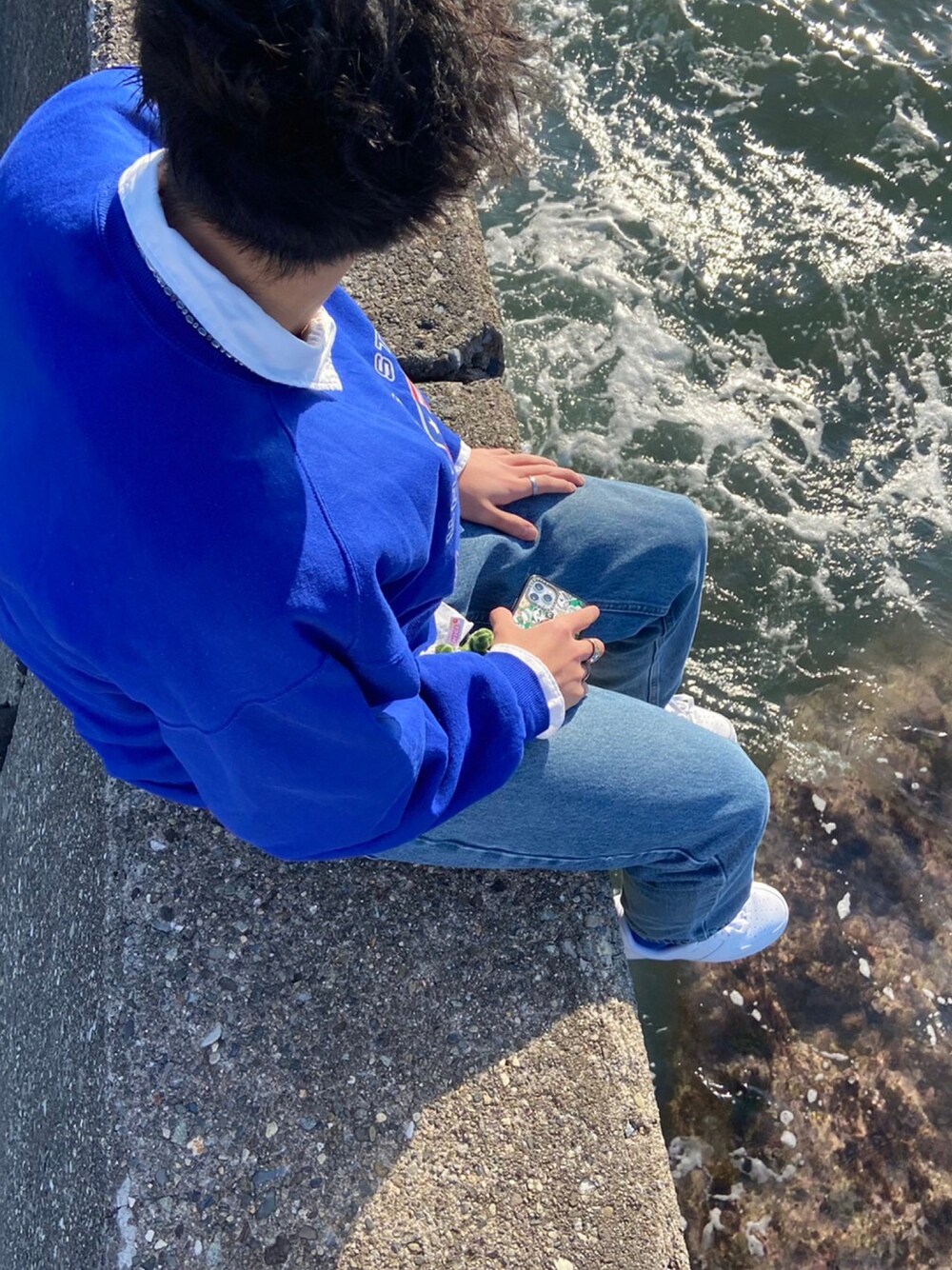 「未来のWEARISTAプロジェクト、休日スタイル、メンズファッション、おしゃれさんと繋がりたい、カジュアルコーデ、古着MIX、ファッション好きと繋がりたい、秋のコーデ、ストリートコーデ、古着コーデ、古着好きな人と繋がりたい、古着男子、ストリート系、ストリート系男子、シティーボーイ」｜「VINTAGEのアイテム（スウェット、ブルー系）」を使った、nagitoさん（メンズ・183cm）の冬コーディネートの1枚目の写真