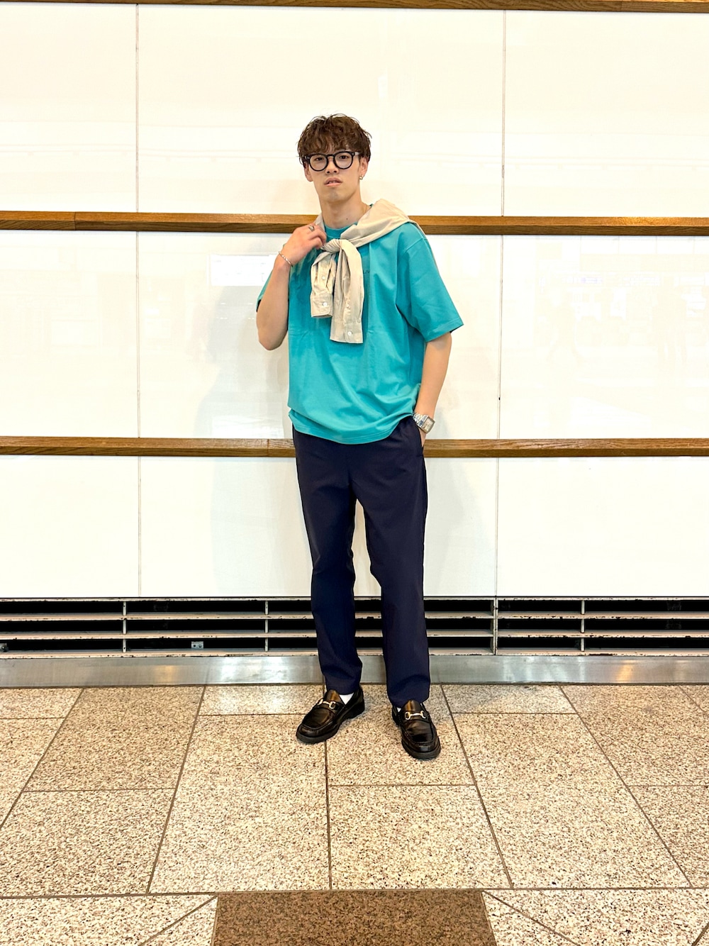 「このスタイルがお気に入り、休日コーデ、シンプル、カジュアルコーデ、ローファーコーデ、コインローファー、たすき掛けコーデ、LL.Bean、オフィスカジュアル、CITYBOY、シティーボーイ、お洒落さんとつながりたい、夏だ！Tシャツ着よう！、夏コーデ、休日スタイル」｜「L.L.Beanのアイテム（Tシャツ/カットソー、ブルー系）」を使った、nagitoさん（メンズ・183cm）の夏コーディネートの1枚目の写真