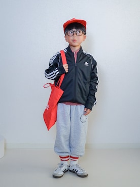 「adidas（アディダス）のアディカラー SST トラックトップ キッズ / トラックジャケット / アディダスオリジナルス adidas Originals（ジャージ、ブラック系）」を使った、ma-kunさん（キッズ・120cm）の春コーディネート