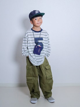 「URBAN CHERRY（アーバンチェリー）のナンバーロゴプリントボーダーオーバーサイズトップス（Tシャツ/カットソー、グリーン系）」を使った、ma-kunさん（キッズ・120cm）の秋コーディネート