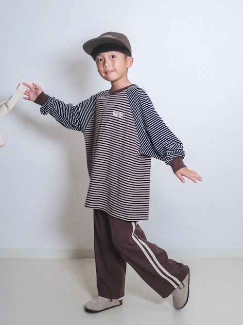 「ISOOK(アイスー)のオリジナルキャンバスマルシェバッグ(chiica original) / 刺繍ロゴ キャンバスバッグ エコバッグ トートバッグ(ハンドバッグ)」を使った、ma-kunさん(キッズ・120cm)の秋コーディネート