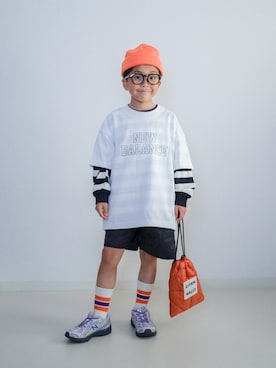 「NEW BALANCE（ニューバランス）のショートスリーブTシャツ（Tシャツ/カットソー、ホワイト系）」を使った、ma-kunさん（キッズ・120cm）の春コーディネート