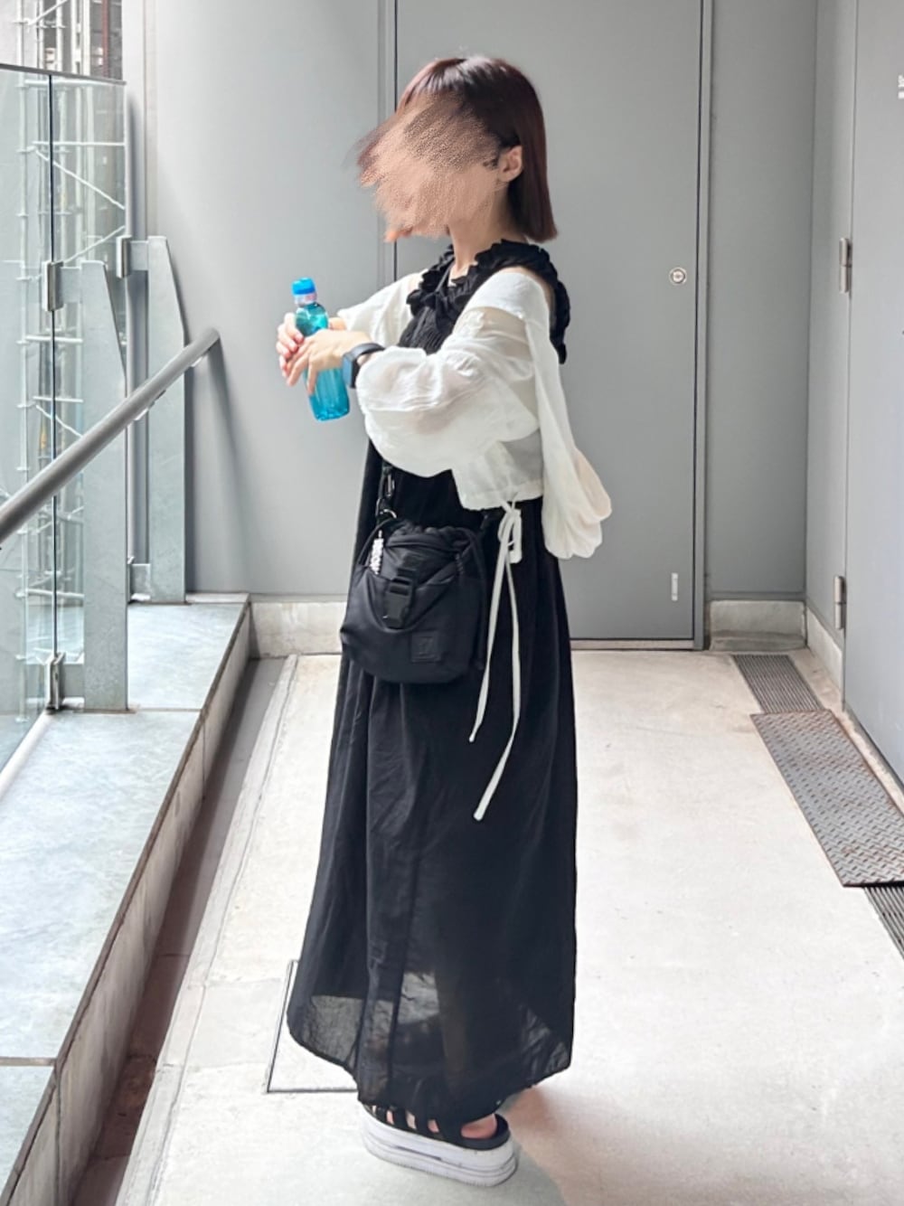 「アツいコーデ全部見せ、お出かけコーデ、シア―ブルゾン、日焼け対策、デートコーデ、ワンピース、厚底シューズ、サンダル、低身長コーデ」｜「INTER FACTORYのnene - ショートシアージップパーカー　made in INTER FACTORY（パーカー、ホワイト系）」を使った、「nene」さん（レディース・146cm）の夏コーディネートの1枚目の写真